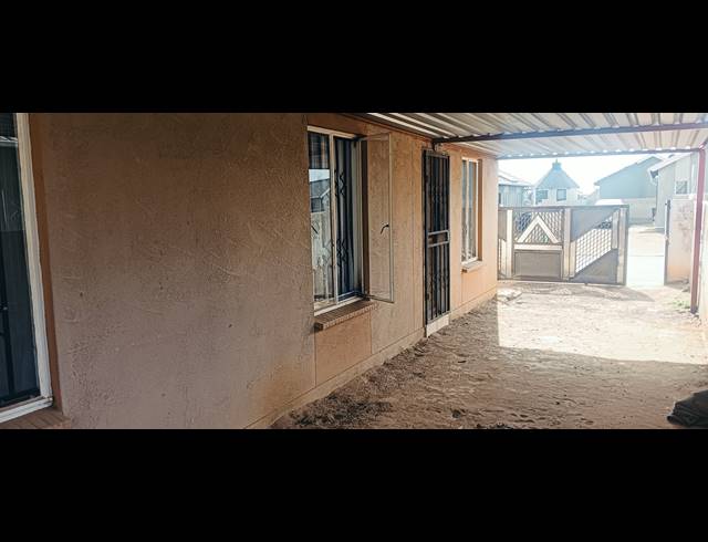 3 BEDROOM FREEHOLD FOR SALE IN WINDMILL PARK